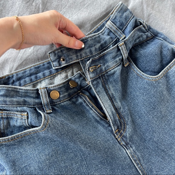 Asymmetric wide leg straight Jeans - Picture 5 of 6